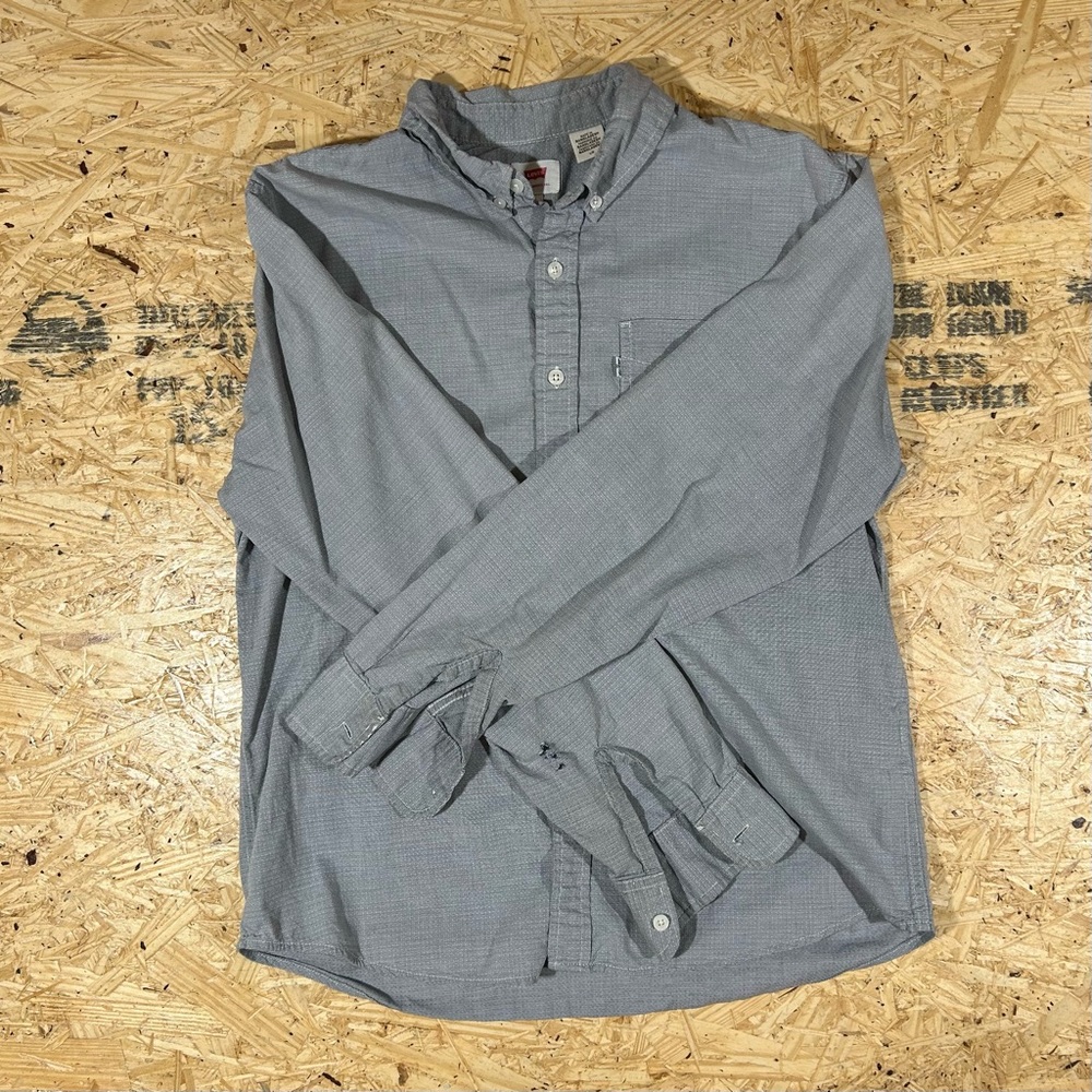 Men’s Levi’s Button-up Shirt